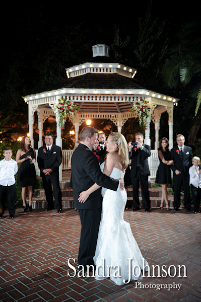 Best Courtyard Lake Lucerne wedding photographer - Sandra Johnson (SJFoto.com)